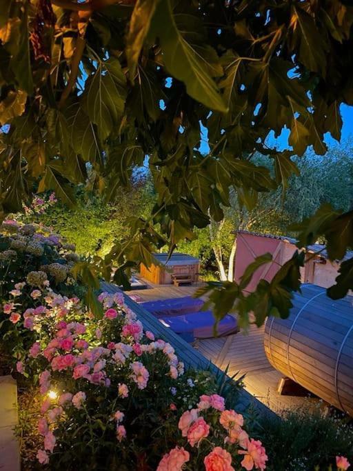Gite De Charme 5 Etoiles Pour Couple Avec Sauna Et Jacuzzi Exterieurs Privatifs Peaugres Exterior photo