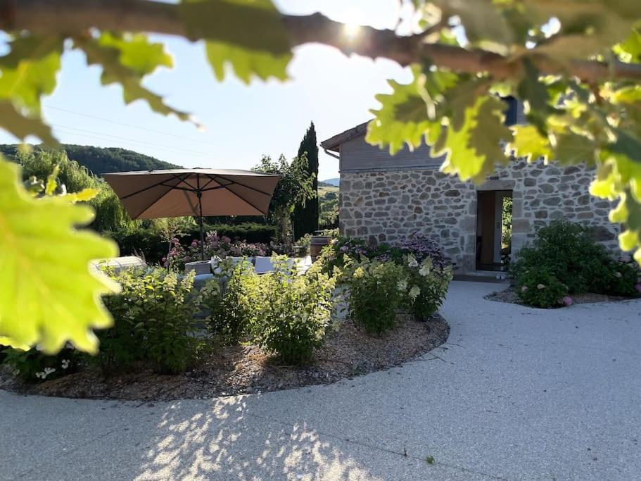 Gite De Charme 5 Etoiles Pour Couple Avec Sauna Et Jacuzzi Exterieurs Privatifs Peaugres Exterior photo